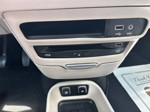 Used 2019 Chrysler Pacifica Touring-L Plus w/ Tire & Wheel Group FWD image 45