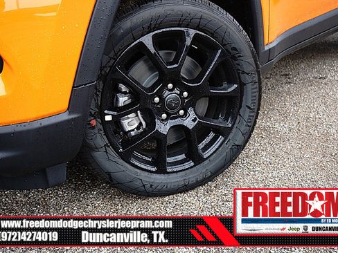 New 2026 Jeep Compass Latitude image 9