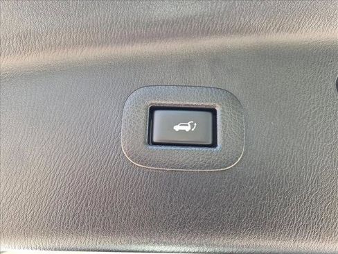 Used 2019 INFINITI QX80 Luxe w/ All-Season Package RWD image 16