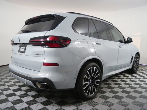 Used 2025 BMW X5 xDrive40i w/ M Sport Package image 3