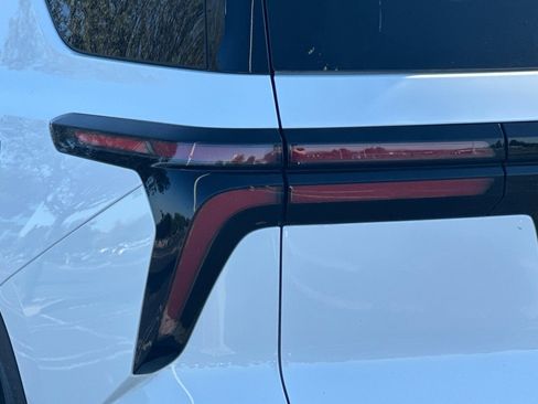 Used 2026 Chevrolet Traverse LT w/ Driver Confidence Package FWD image 47