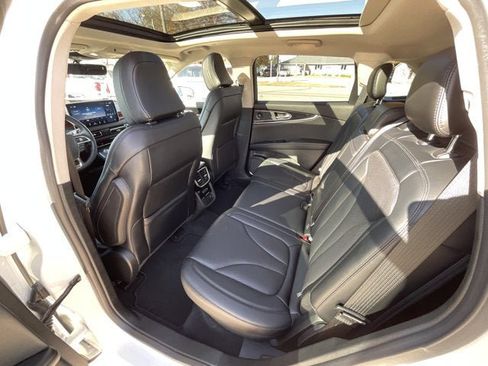 Used 2022 Lincoln Nautilus Reserve w/ Equipment Group 201A image 7