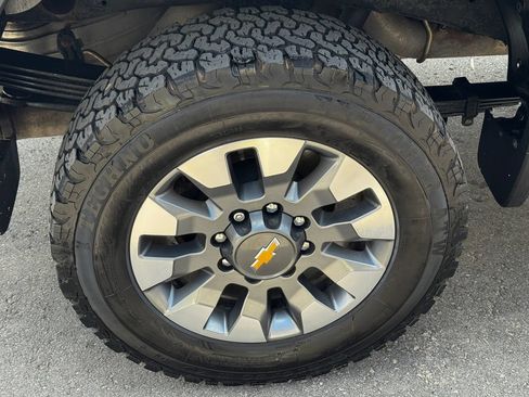 Used 2022 Chevrolet Silverado 2500 Custom w/ Custom Value Package AWD/4WD image 43
