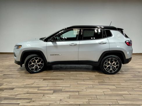 Used 2025 Jeep Compass Limited w/ Sun & Sound Group AWD/4WD image 27