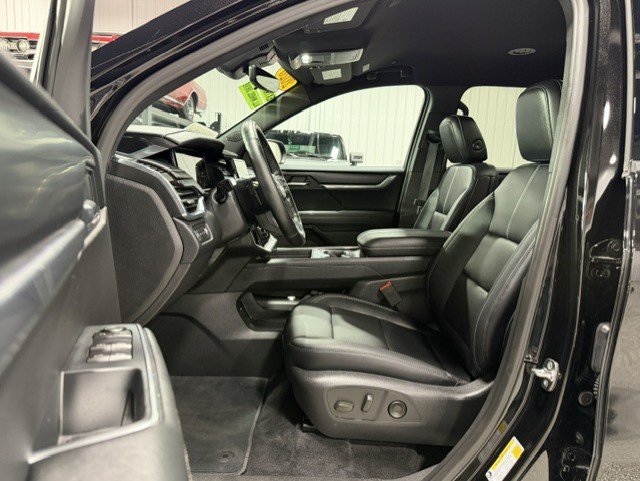 Certified 2026 GMC Acadia Elevation w/ Elevation Premium Package AWD/4WD image 11