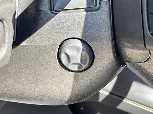 Used 2022 GMC Yukon SLT w/ SLT Premium Package image 32