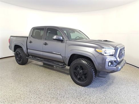 Used 2018 Toyota Tacoma TRD Off-Road image 4