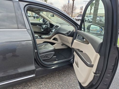 Used 2020 Lincoln Nautilus Reserve w/ Cargo Utility Package image 21