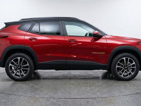 Used 2025 Chevrolet TrailBlazer LT image 11