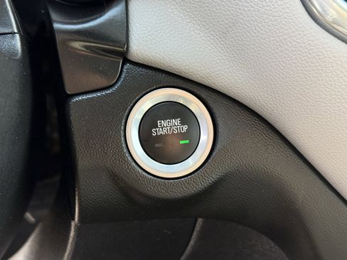 Used 2019 Chevrolet Equinox LS image 23