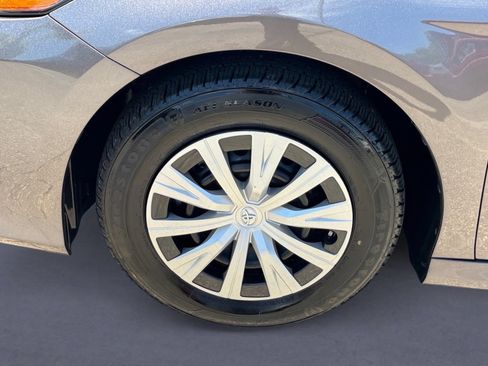 Used 2022 Toyota Camry LE FWD image 13