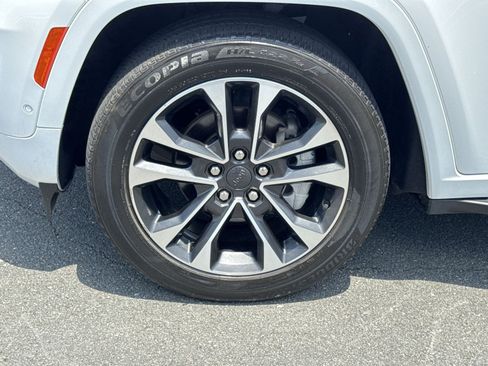 Used 2023 Jeep Grand Cherokee Overland w/ Adv Protech Group III AWD/4WD image 12