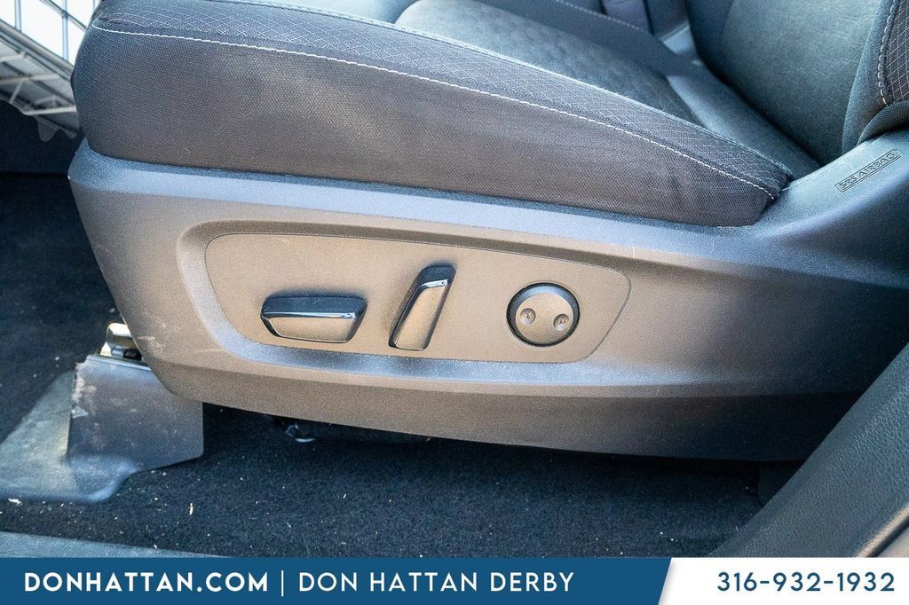 Used 2024 Nissan Pathfinder SV AWD/4WD image 17