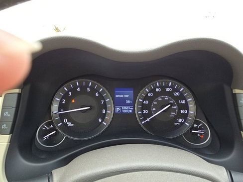 Used 2017 INFINITI Q70 L 3.7 image 11