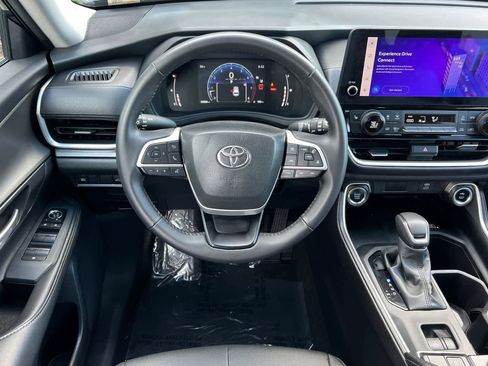 Certified 2025 Toyota Grand Highlander AWD image 15