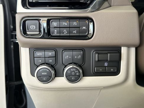 New 2026 GMC Yukon Denali w/ Denali Reserve Package image 19