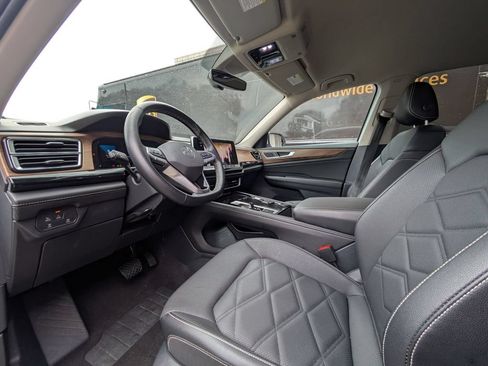 Used 2025 Volkswagen Atlas SE AWD/4WD image 15
