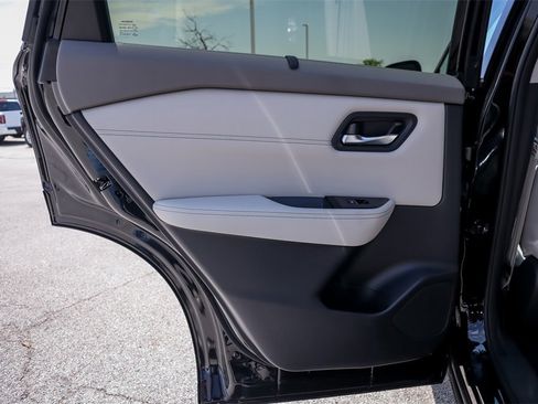 New 2025 Nissan Rogue SL w/ Tech Package image 25