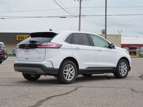 Used 2024 Ford Edge SEL w/ Convenience Package AWD/4WD image 3