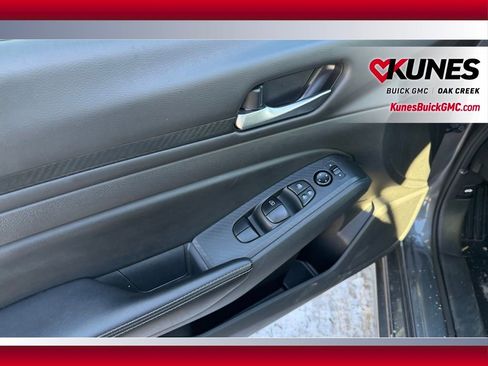 Used 2024 Nissan Altima 2.5 SV image 9