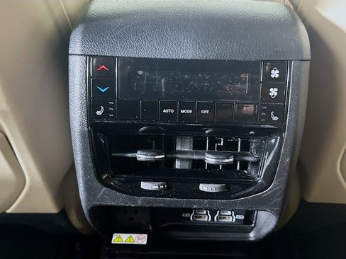 Used 2023 Jeep Grand Cherokee L Limited w/ Luxury Tech Group II image 28