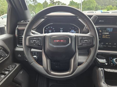 Used 2024 GMC Sierra 2500 AT4 w/ AT4 Premium Plus Package AWD/4WD image 15