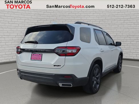 Used 2025 Honda Pilot Sport image 6