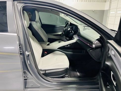Used 2023 Hyundai Elantra Limited FWD image 34