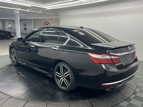 Used 2016 Honda Accord Touring image 4