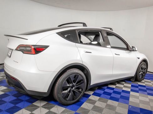 Used 2024 Tesla Model Y Long Range AWD/4WD image 5