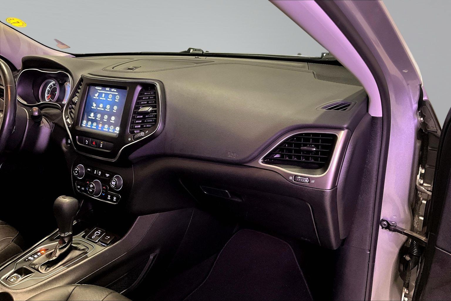 Used 2021 Jeep Cherokee Latitude Lux w/ Sun & Sound Group FWD image 26