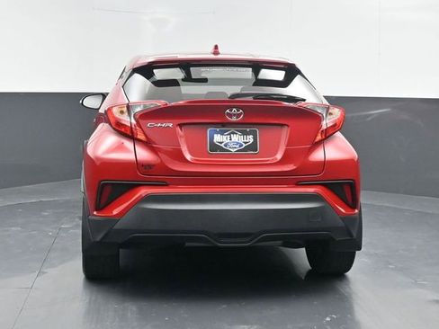Used 2022 Toyota C-HR XLE image 6