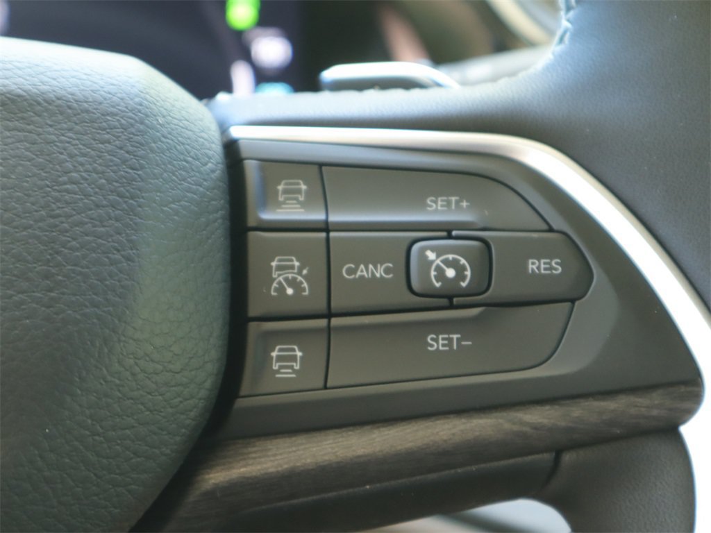 New 2023 Jeep Grand Cherokee Overland w/ Rear Seat Video Group I RWD image 10