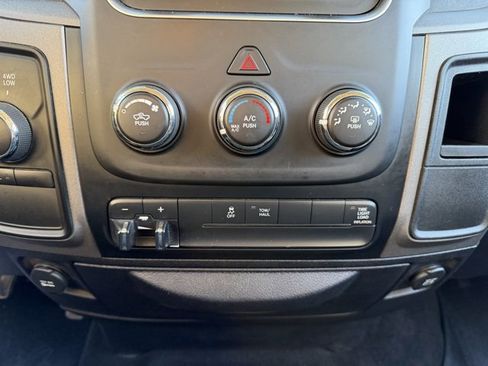 Used 2013 RAM 2500 Tradesman w/ Chrome Appearance Group image 17