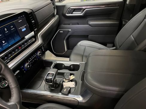 Used 2025 Chevrolet Silverado 1500 LTZ w/ LTZ Premium Package AWD/4WD image 17