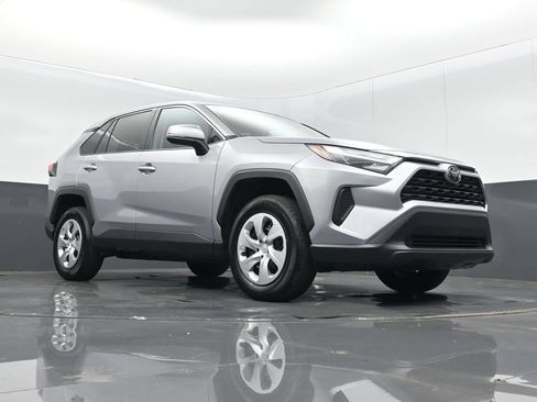 Used 2025 Toyota RAV4 LE AWD/4WD image 10