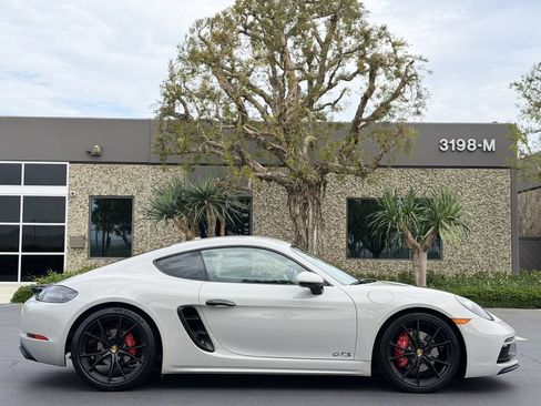 Used 2018 Porsche 718 Cayman S RWD image 3