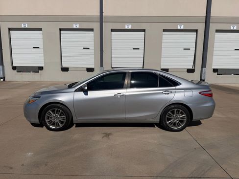 Used 2017 Toyota Camry SE image 6