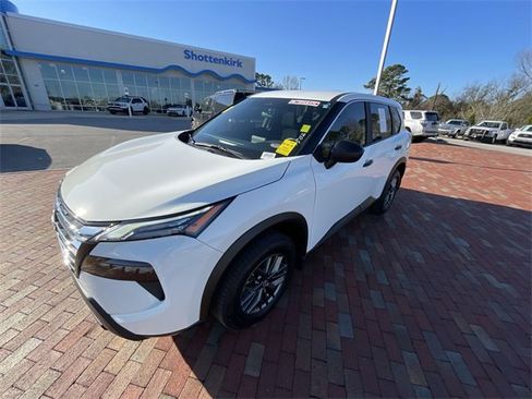 Used 2025 Nissan Rogue S image 25