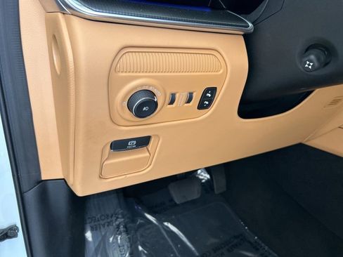 Used 2025 Jeep Grand Wagoneer L Series III w/ Rear Seat Video Group 1 AWD/4WD image 65