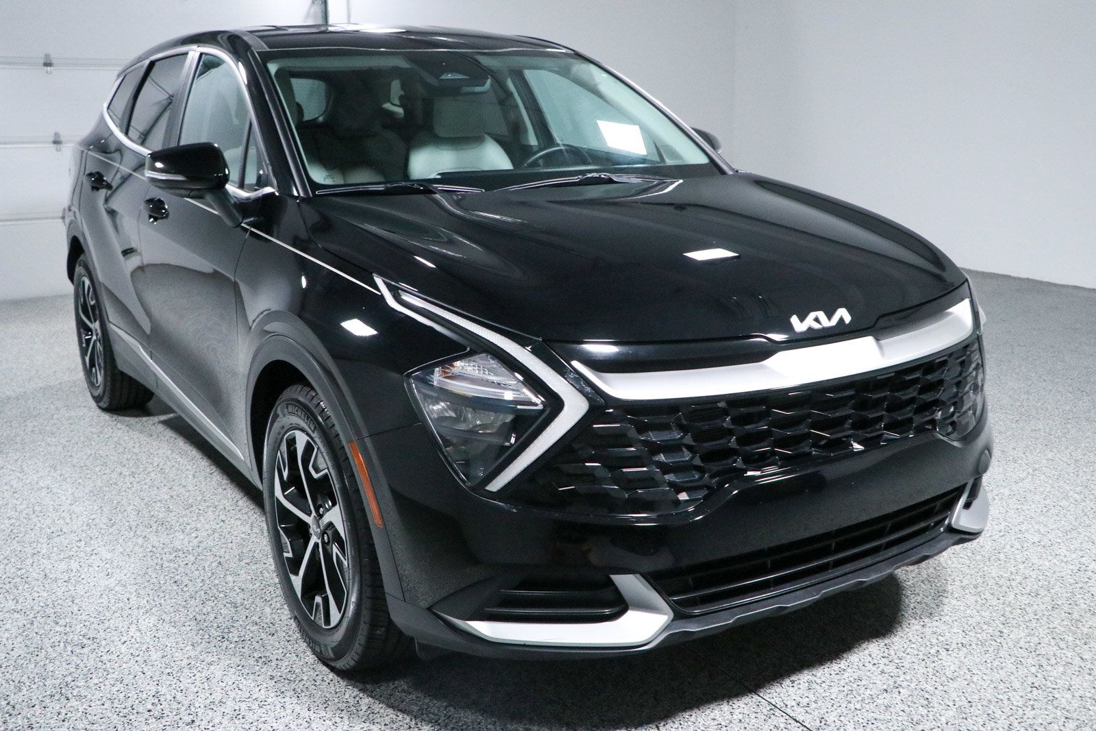 Used 2023 Kia Sportage EX FWD image 5