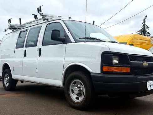 Used 2013 Chevrolet Express 2500 RWD image 2