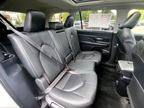 Used 2024 Toyota Grand Highlander AWD Hybrid image 26