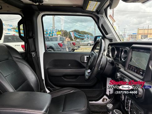 Used 2020 Jeep Gladiator Overland AWD/4WD image 14