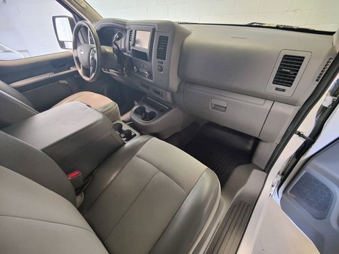 Used 2021 Nissan NV 2500 SV image 15