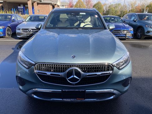 Used 2025 Mercedes-Benz GLC 300 4MATIC image 3
