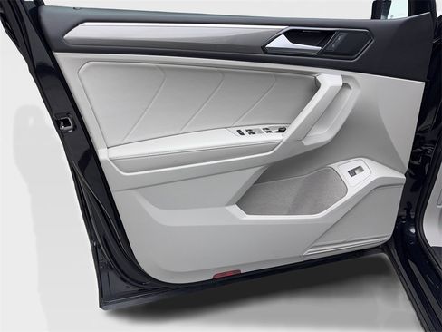 Used 2024 Volkswagen Tiguan SE R-Line image 30