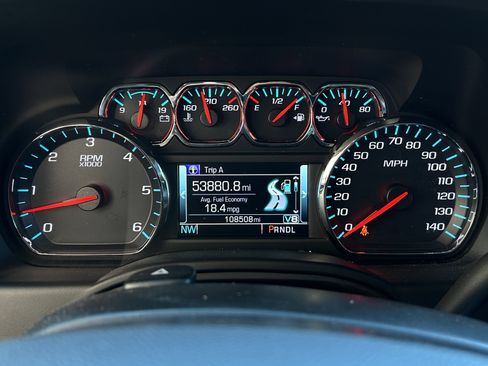 Used 2020 Chevrolet Suburban LT image 29