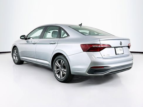 Used 2022 Volkswagen Jetta SE FWD image 5