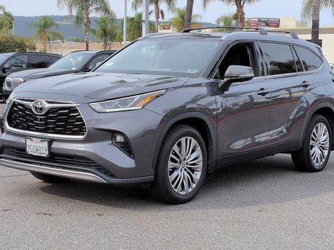 Used 2023 Toyota Highlander Platinum image 5